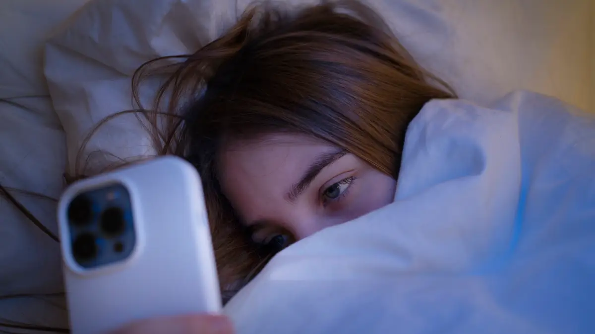 залежність від смартфона screen time пізно ввечері 2026