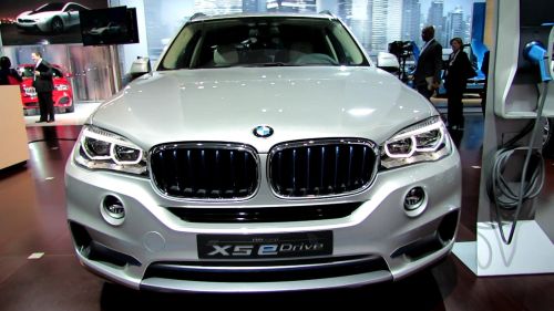 Компанія BMW офіційно представила серійний гібрид X5 xDrive40e