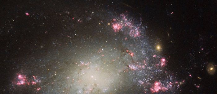 Телескоп Hubble зробив знімок хаотичної спіральної галактики NGC 428