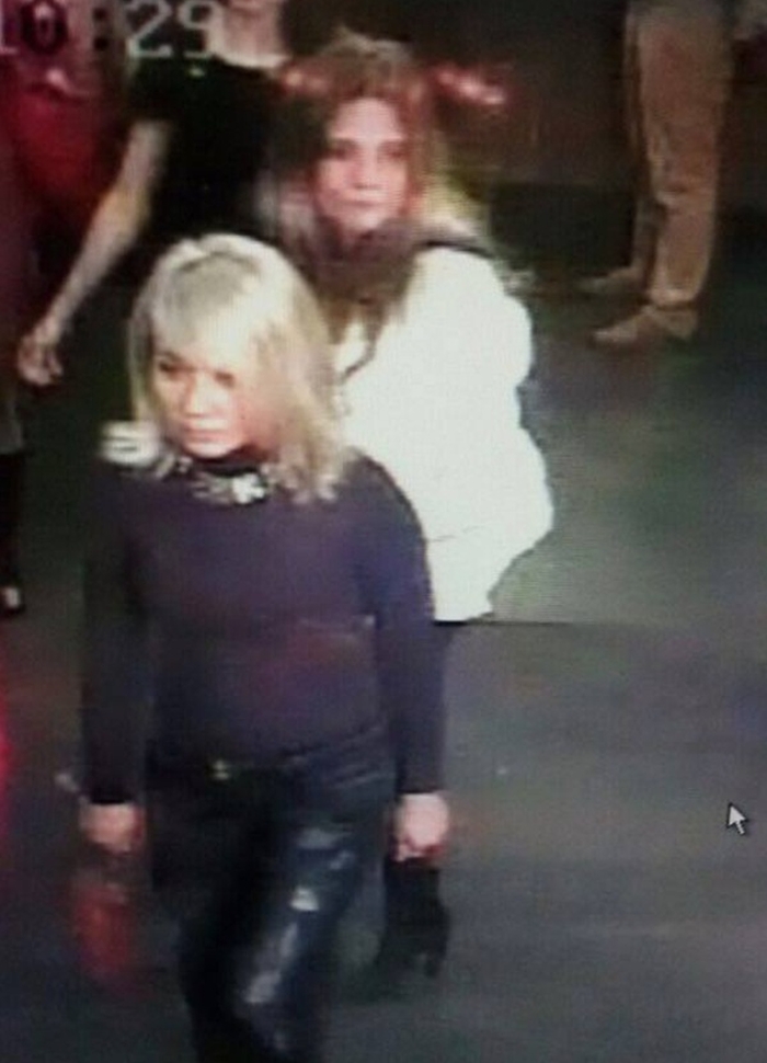 дві дівчини в києві викрали сейф