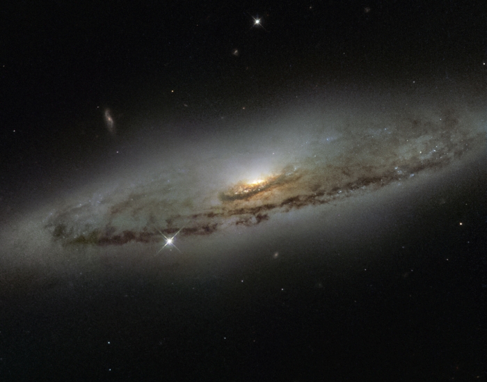 Галактика NGC 4845 в сузір'ї Діви