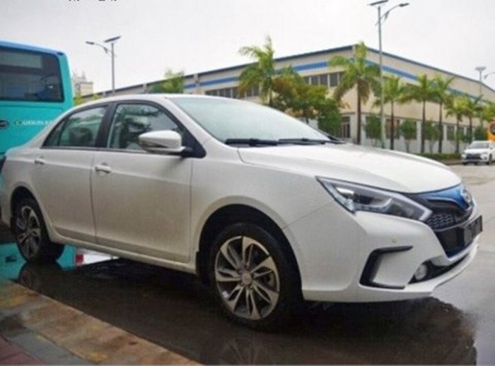 BYD Qin EV300