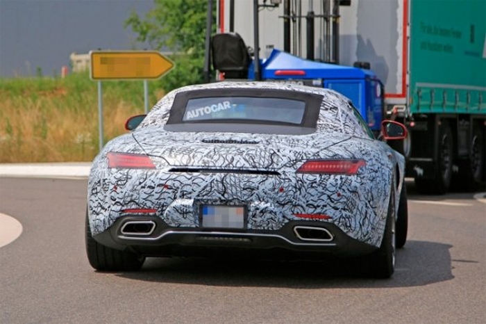 родстер Mercedes-AMG GT під час тестів