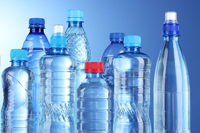 Вода з пластикових пляшок