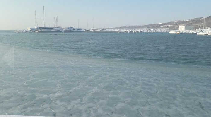 замерзає море болгарія