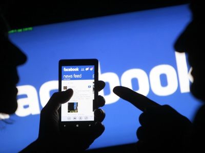 Користувачі Facebook мають синдром уповільненого часу