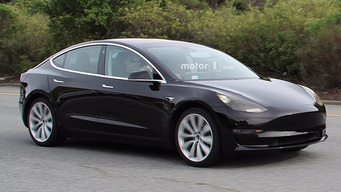 Новий електрокар Tesla Model 3 помічений на тестах