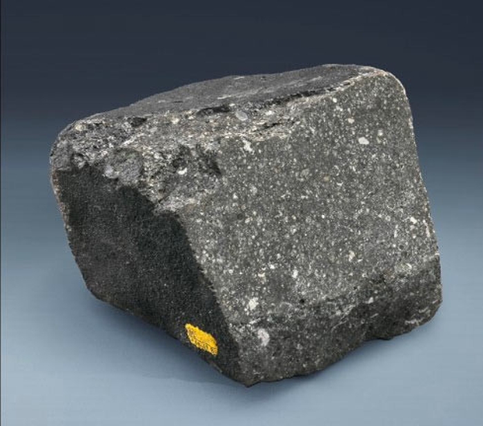 метеорит старший за землю