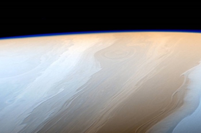 блакитне світіння Сатурна
