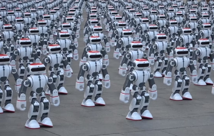 танець тисячі роботів