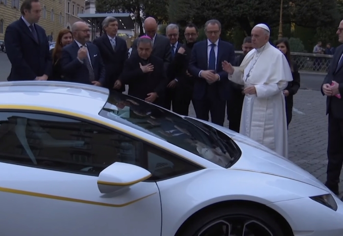 Lamborghini Huracan папа римський