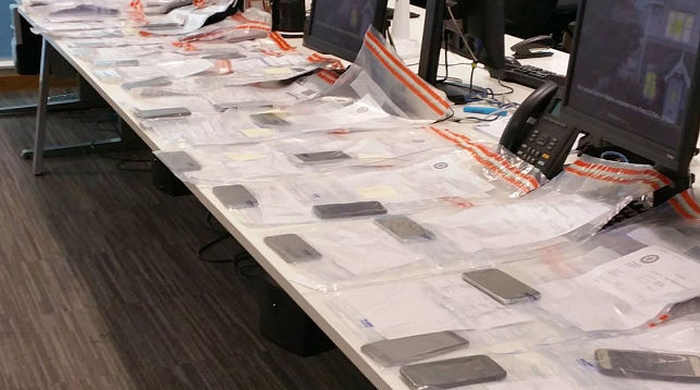 злодій вкрав 53 смартфони