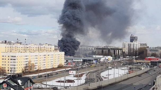 У Санкт-Петербурзі горів автосалон Hyundai (ВІДЕО)