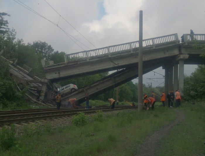 В окупованій частині Луганщини підірвали міст (фото)