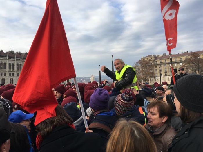 В Угорщині протестують проти «рабського закону»