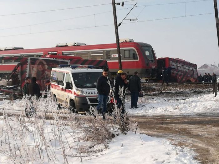 У Сербії поїзд протаранив шкільний автобус, загинули 5 людей: відео