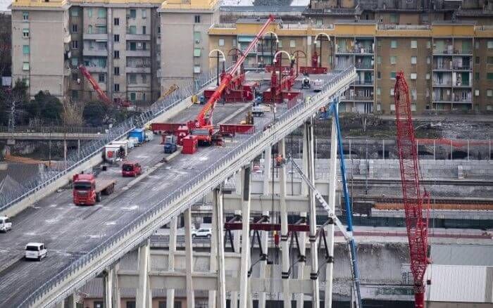 ліквідація конструкцій мосту в Генуї