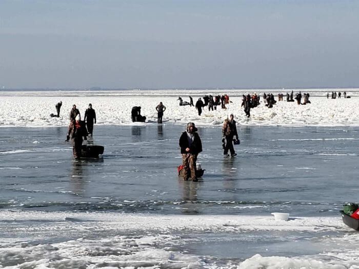 Біля берегів Канади врятували 46 рибалок з крижини, що відкололася