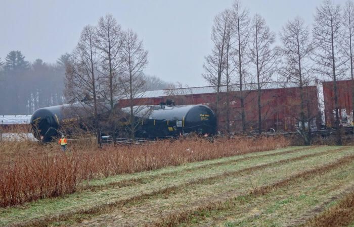 з рейок зійшов поїзд з хімікатами Канада