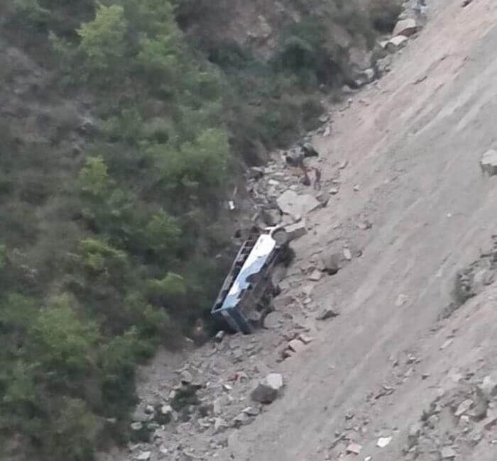 автобус впав в ущелину індія