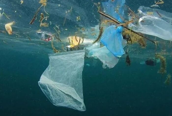 пластик в океані