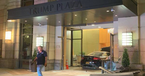 У США автомобіль в’їхав в будівлю готелю Trump Plaza, є постраждалий