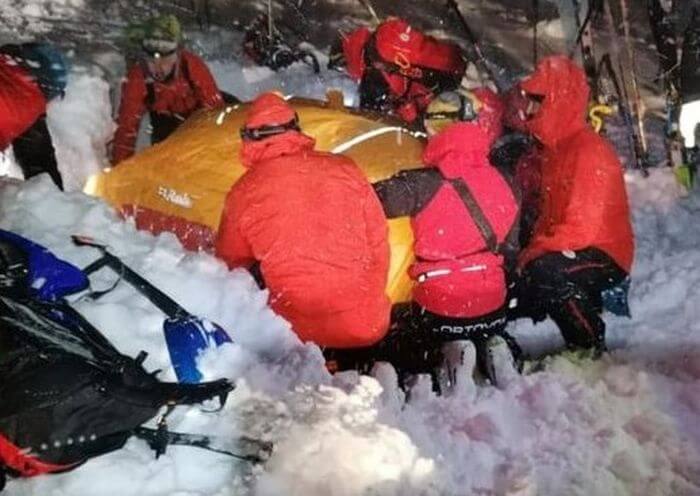 В Австрії врятували лижника, який 5 годин провів під сніговою лавиною