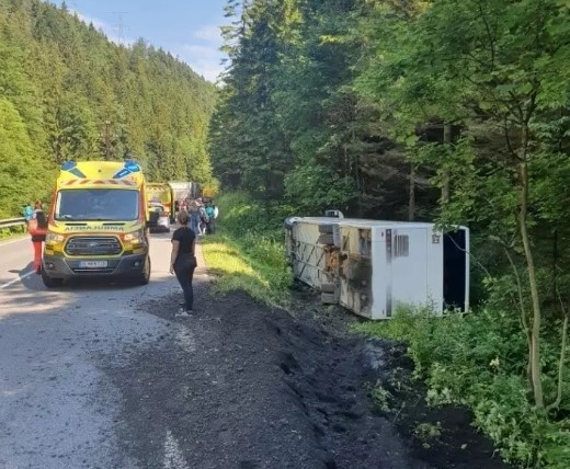 Автобус з дітьми перекинувся у Словаччині, є постраждалі