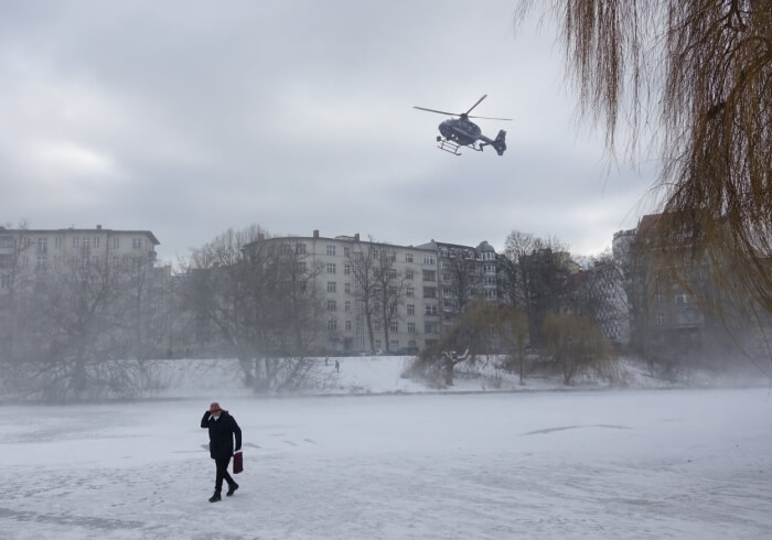 розігнали людей вертольотом