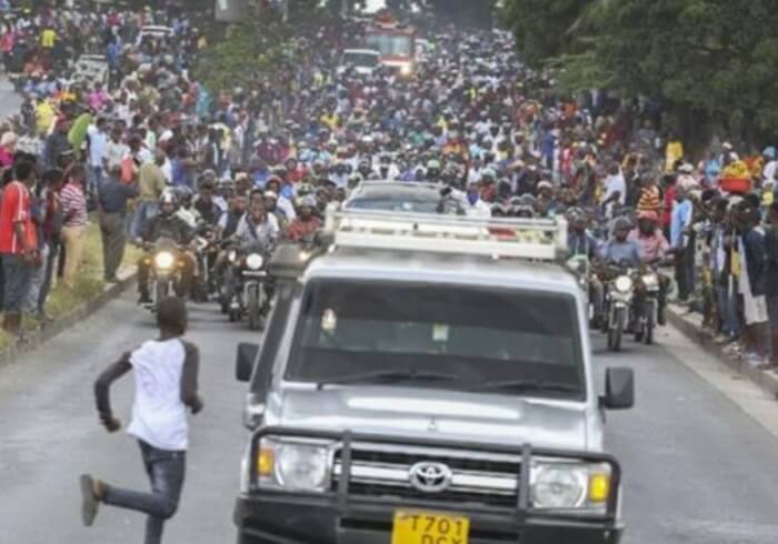 тиснява на похоронах президента танзанії