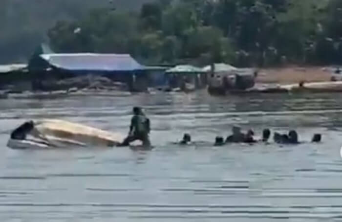 перекинувся човен у водосховищі Кедунг Омбо