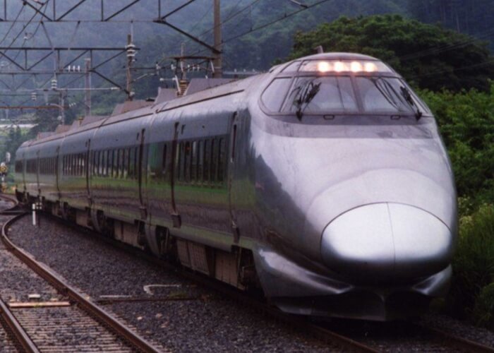 потяг shinkansen 400 серія