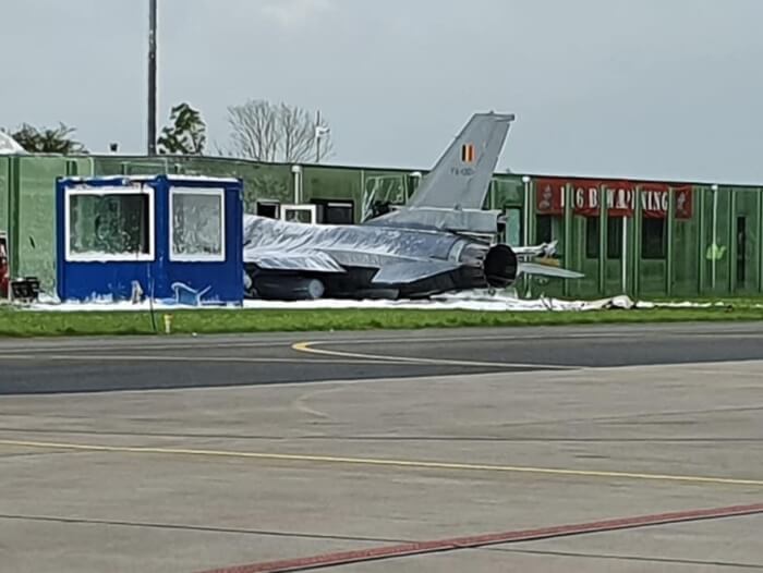 F - 16 врізався в будівлю