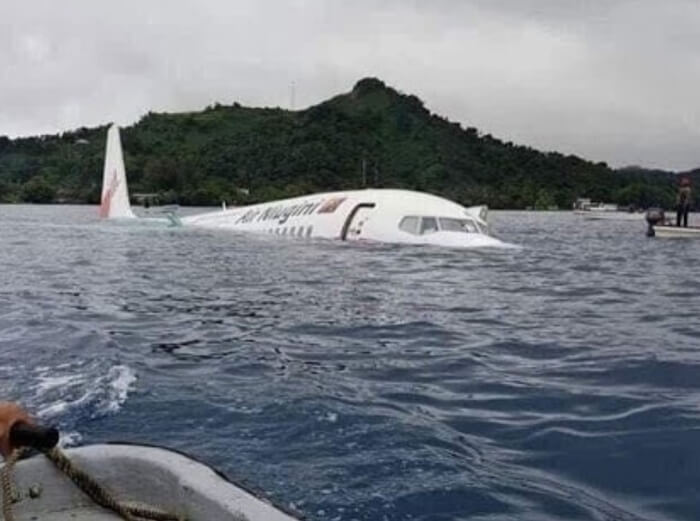 приземлення на воду Boeing 737-200