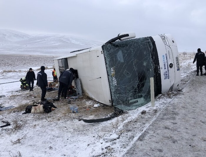 перекинувся автобус туреччина